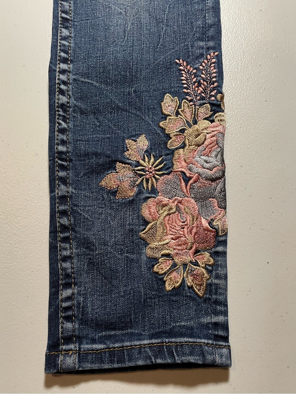 Grace in LA skinny jeans w/ pink and peach floral embroidery pattern. Size 28 - Picture 7 of 12